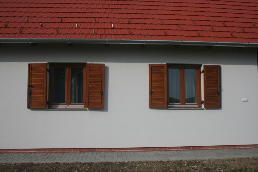 Malomko Apartman Zsira Dış mekan fotoğraf